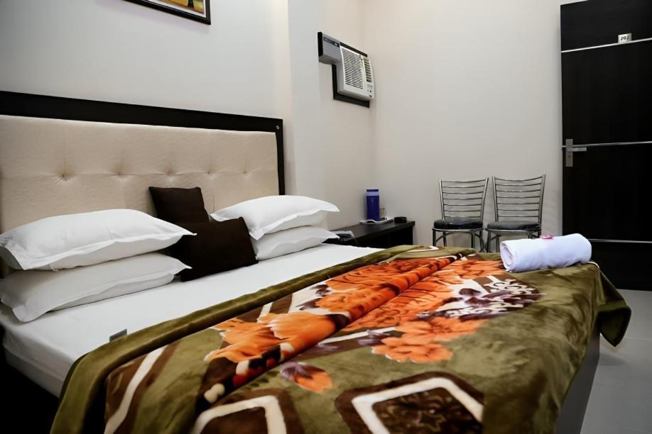 Hotel White Tulip Αμριτσάρ Εξωτερικό φωτογραφία